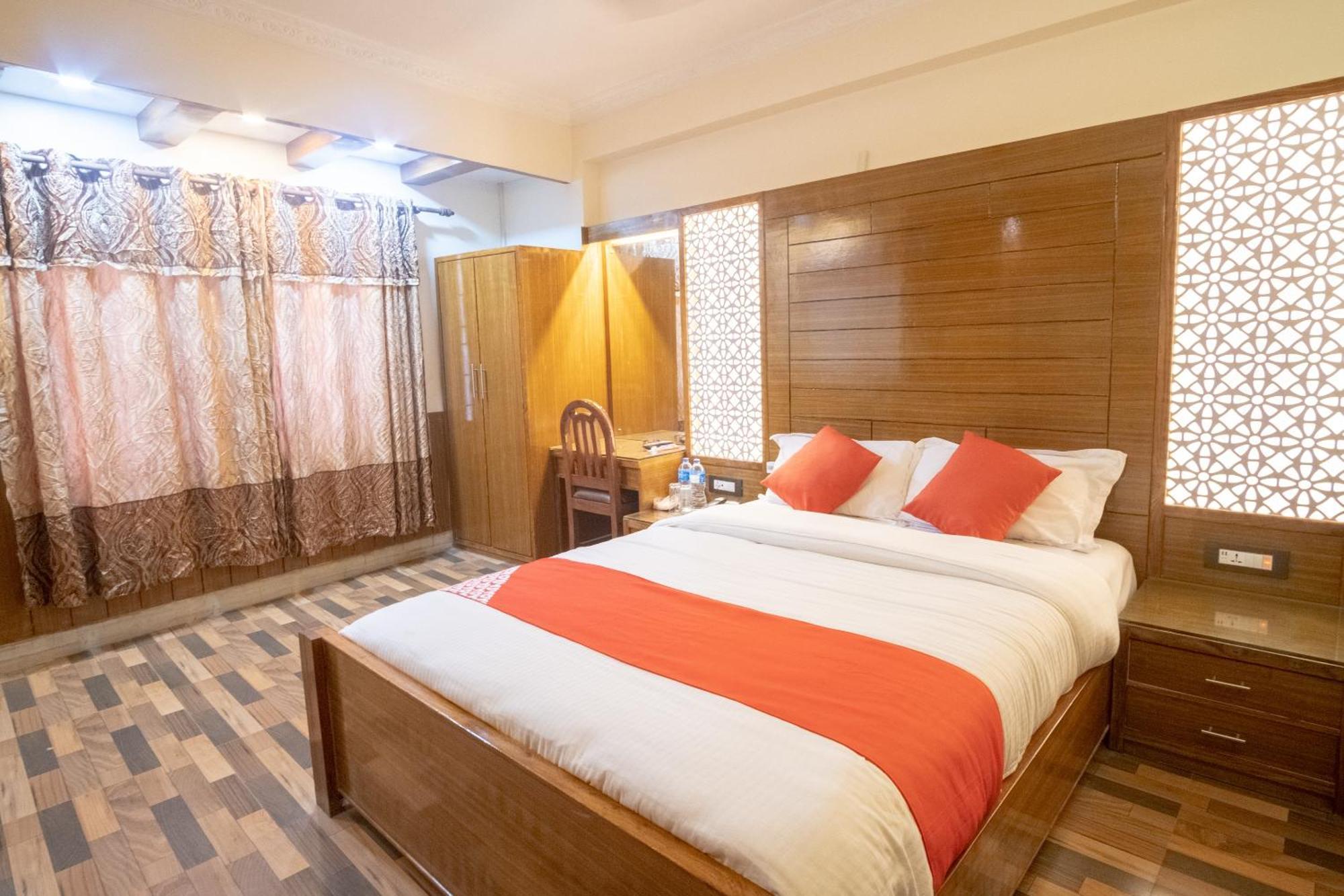 Oyo 304 Hotel Manama Balaju Exterior photo