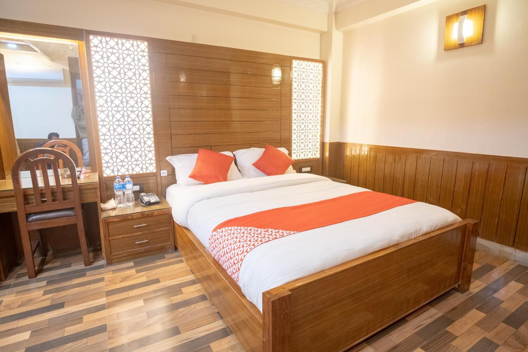 Oyo 304 Hotel Manama Balaju Exterior photo