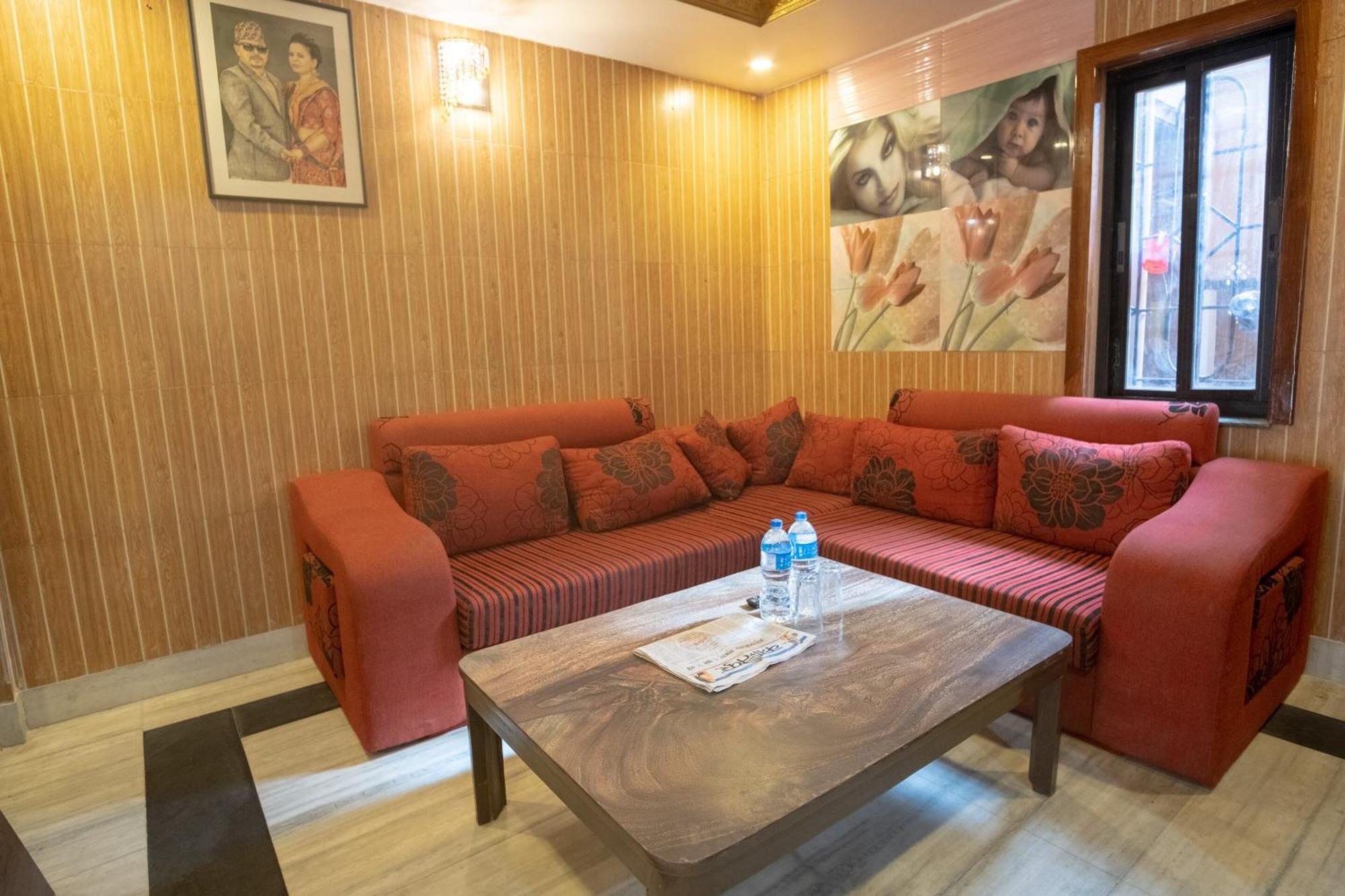 Oyo 304 Hotel Manama Balaju Exterior photo
